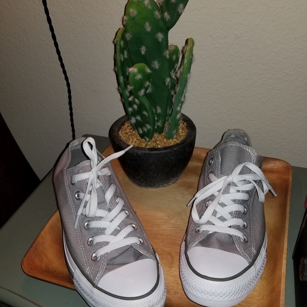 Women's Gray Converse Size 8